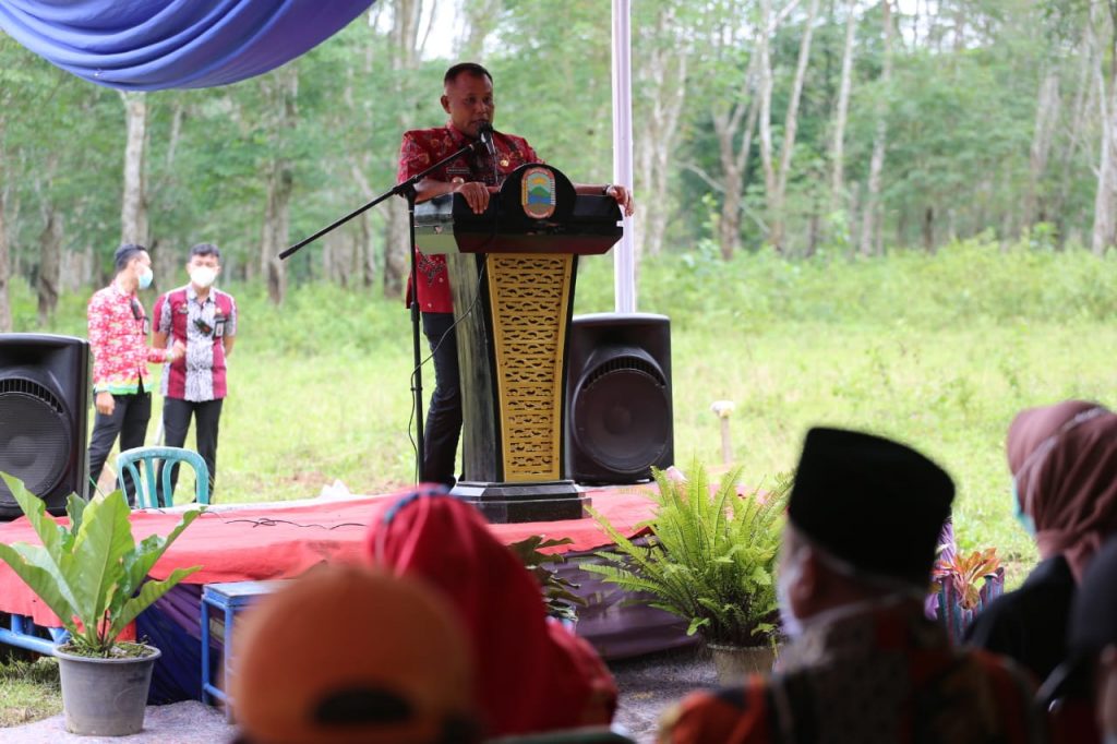 Tonggak Sejarah, Bupati Nanang Letakkan Batu Pertama Dimulainya Pembangunan Kantor Desa Sabah Balau