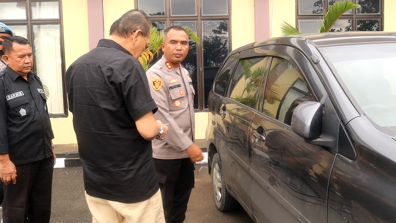 Tekab 308 Polres Pesawaran Lampung berhasil mengungkap kasus penggelapan satu unit mobil minibus modus rental