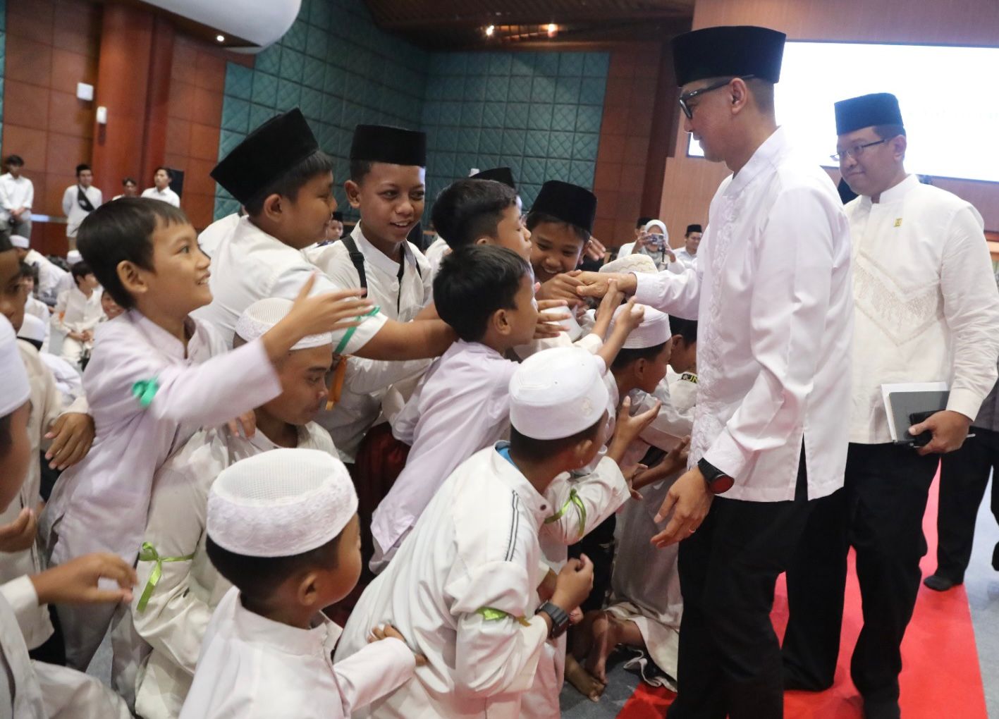 Bulan Ramadan, Yayasan Baitul Maal PLN Kembali Salurkan Bantuan Anak Yatim, Dhuafa Hingga Kaum Difabel